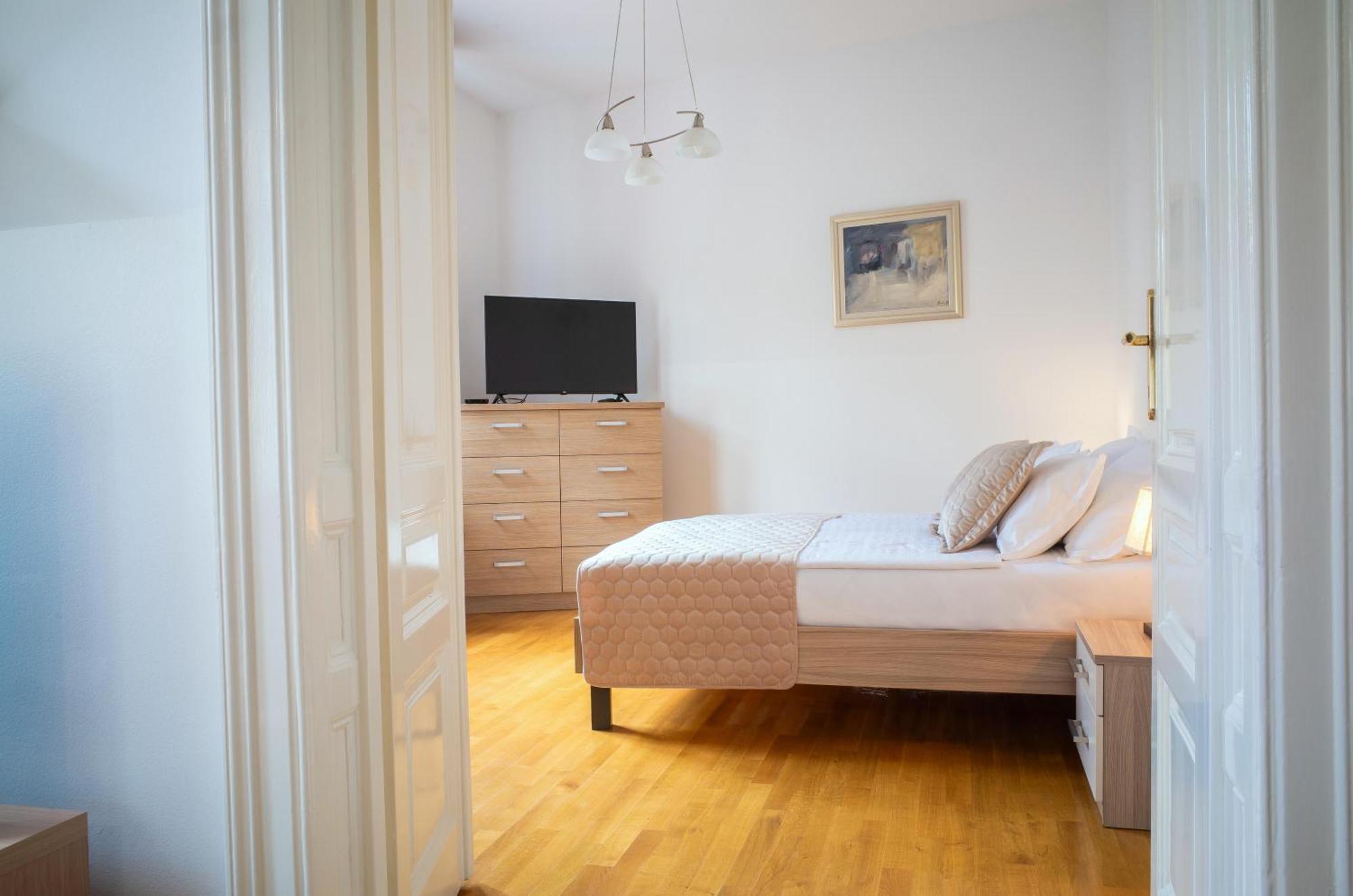 Apartment Korina - City Center 자그레브 외부 사진